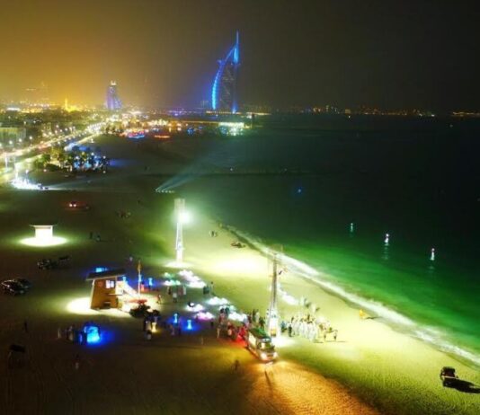 Nattesvømning i Dubai