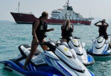 Vi spørger ingen mand om lov, vi skal ikke gå med tørklæde og vi må gerne køre bil! – Danske kvinder i Dubai